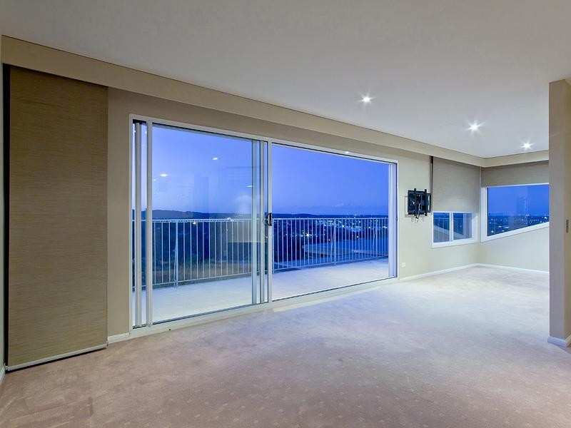 7 MacRobert Drive, Highland Park QLD 4211