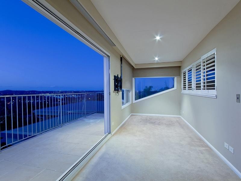 7 MacRobert Drive, Highland Park QLD 4211