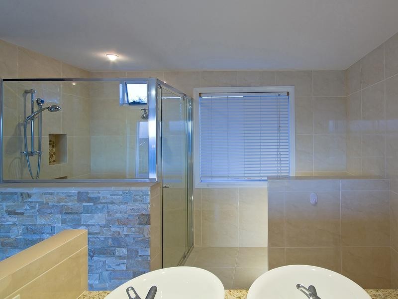 7 MacRobert Drive, Highland Park QLD 4211