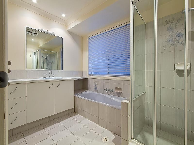 7 MacRobert Drive, Highland Park QLD 4211