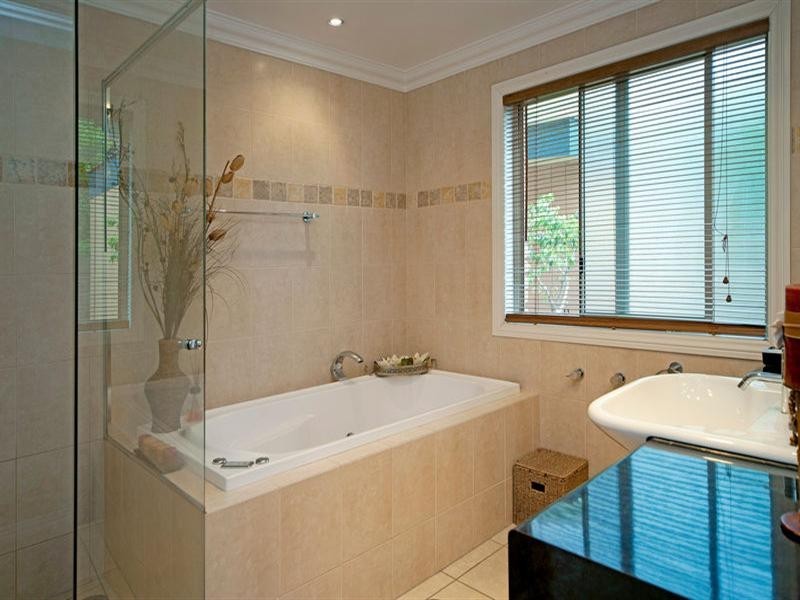 17 Penrith, Helensvale QLD 4212