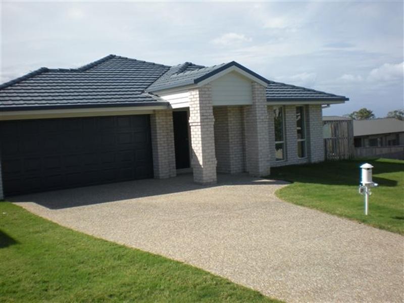 20 Laughlen Chase, Pacific Pines QLD 4211