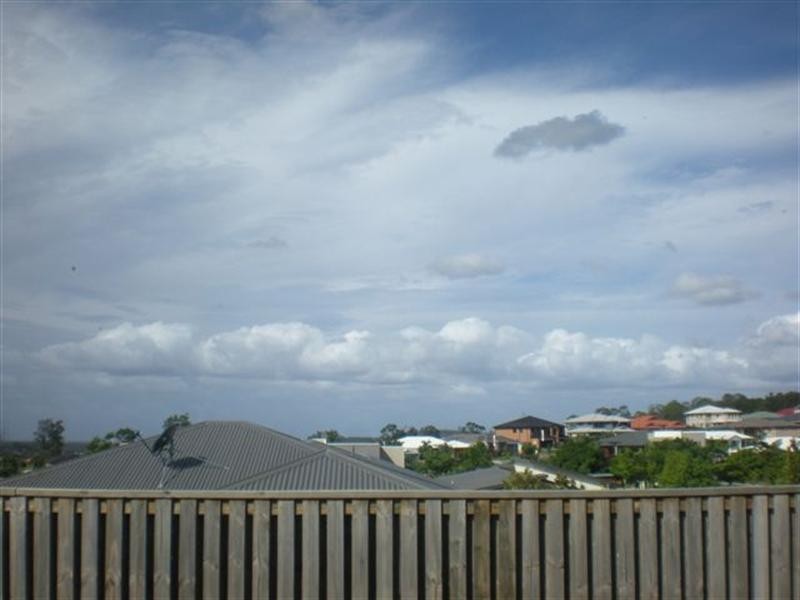 20 Laughlen Chase, Pacific Pines QLD 4211