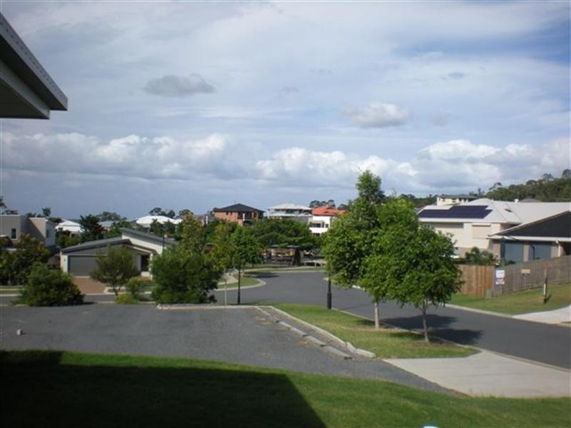 20 Laughlen Chase, Pacific Pines QLD 4211