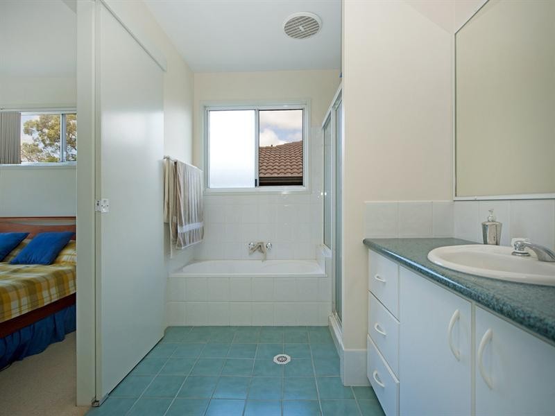 4 Buliti Street, Hope Island QLD 4212