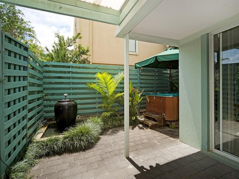 4 Buliti Street, Hope Island QLD 4212