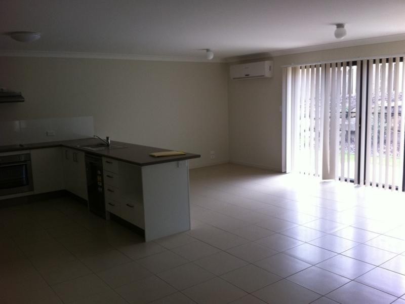 55B Wunburra Circuit, Pacific Pines QLD 4211