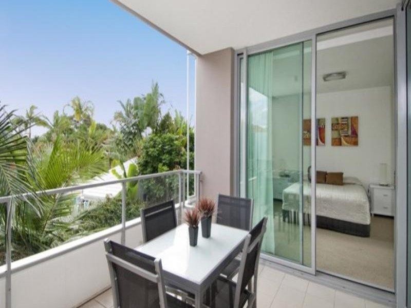 33 T E Peters Drive, Broadbeach Waters QLD 4218