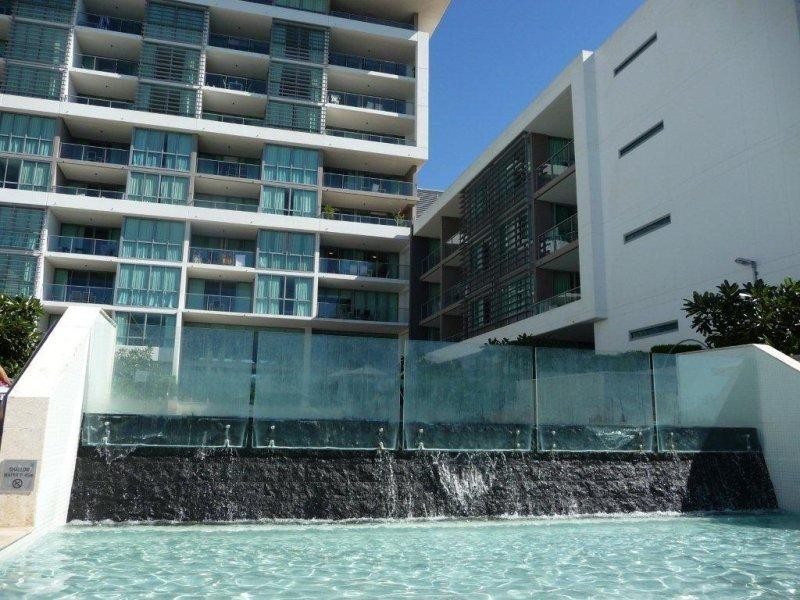33 T E Peters Drive, Broadbeach Waters QLD 4218