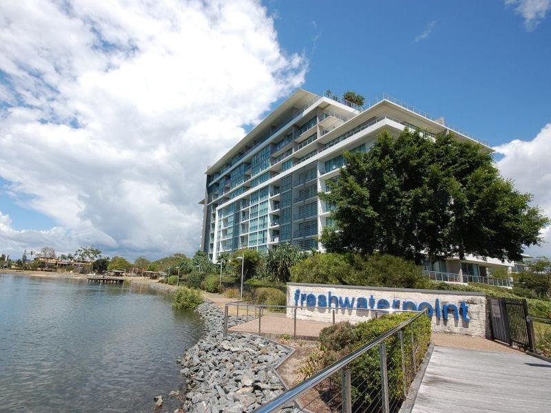 33 T E Peters Drive, Broadbeach Waters QLD 4218