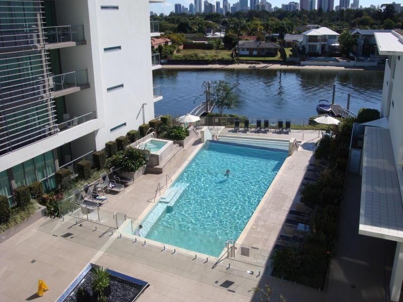 33 T E Peters Drive, Broadbeach Waters QLD 4218