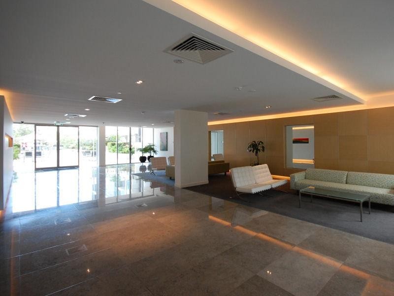 33 T E Peters Drive, Broadbeach Waters QLD 4218