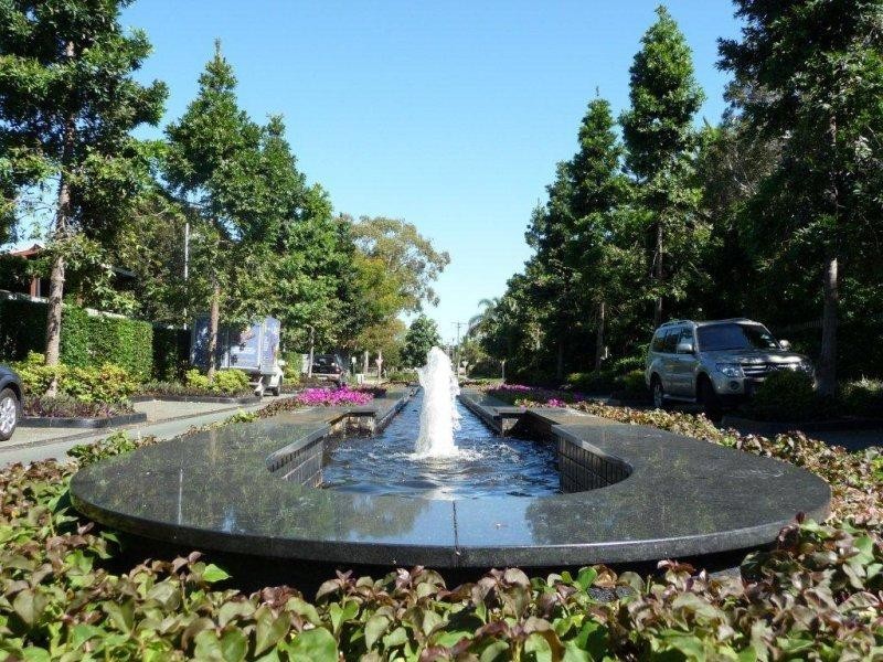 33 T E Peters Drive, Broadbeach Waters QLD 4218