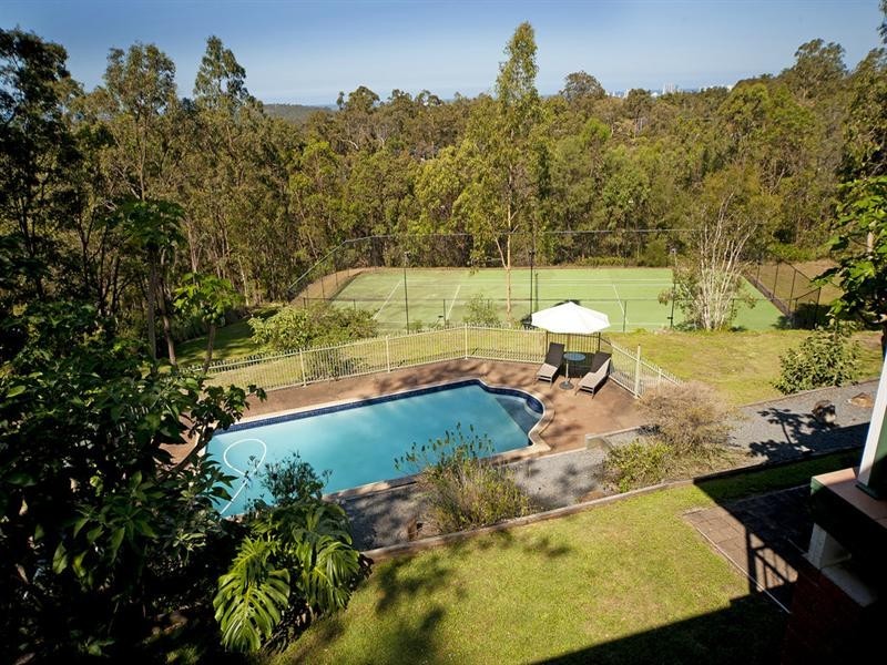 66 Castle Hill Drive South, Gaven QLD 4211