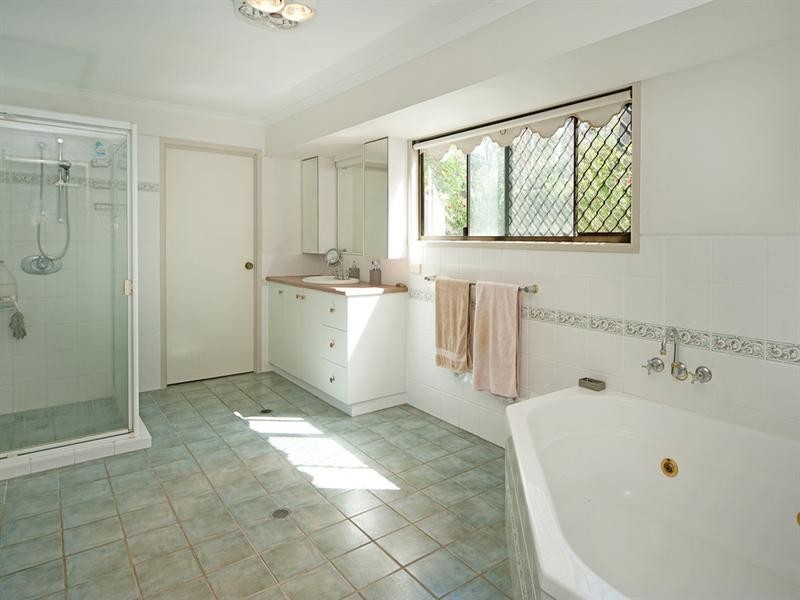 66 Castle Hill Drive South, Gaven QLD 4211