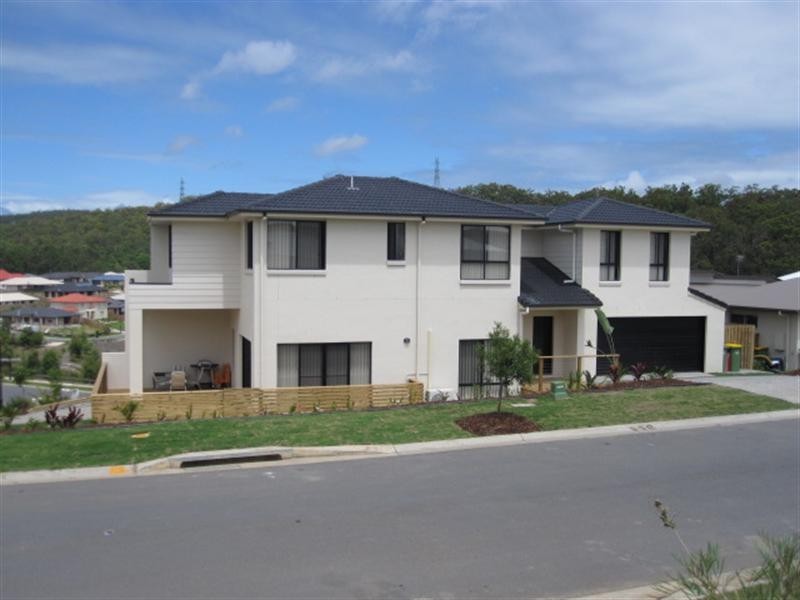 5A Maslin Chase, Pacific Pines QLD 4211