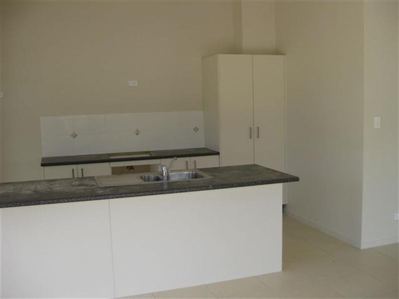 5A Maslin Chase, Pacific Pines QLD 4211