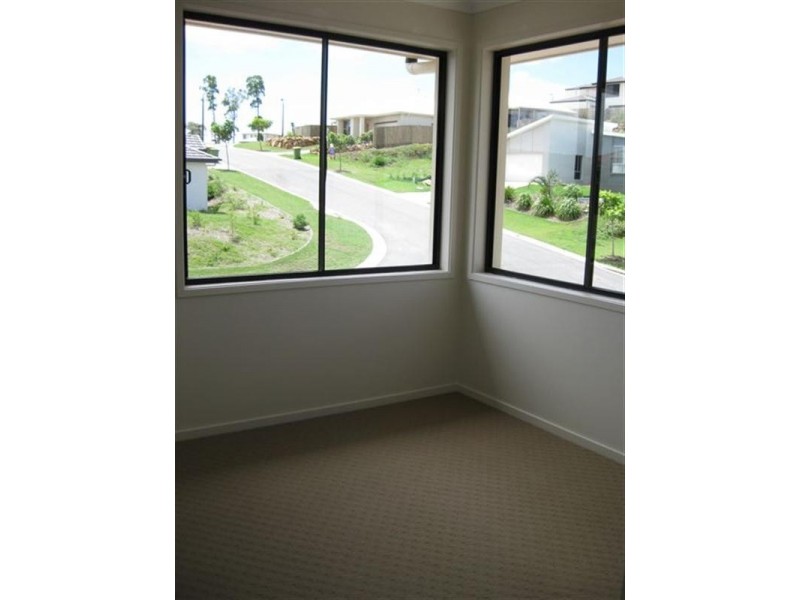 5A Maslin Chase, Pacific Pines QLD 4211