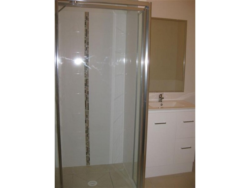 5A Maslin Chase, Pacific Pines QLD 4211