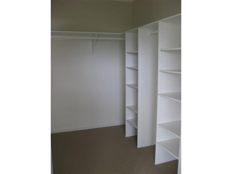 5A Maslin Chase, Pacific Pines QLD 4211