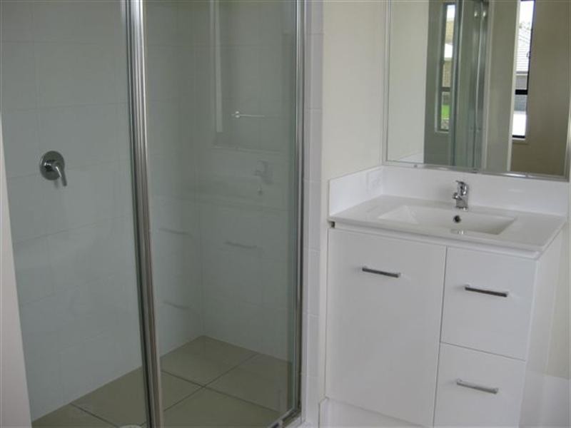 5A Maslin Chase, Pacific Pines QLD 4211