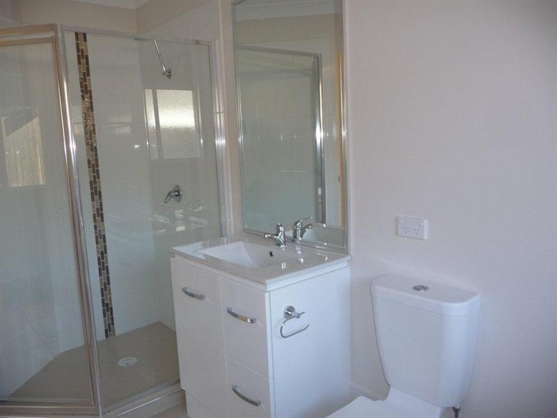 1/16 Bellinger Key, Pacific Pines QLD 4211