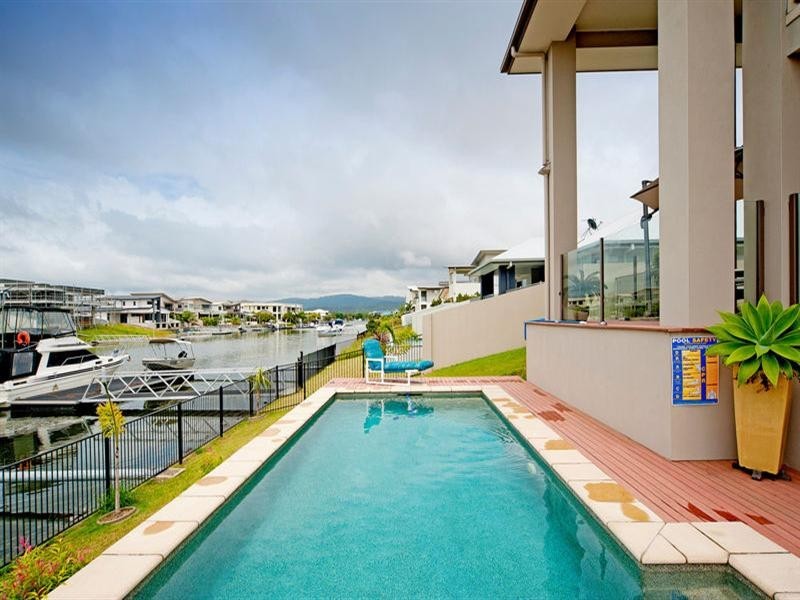 19 Harbourvue Court, Helensvale QLD 4212