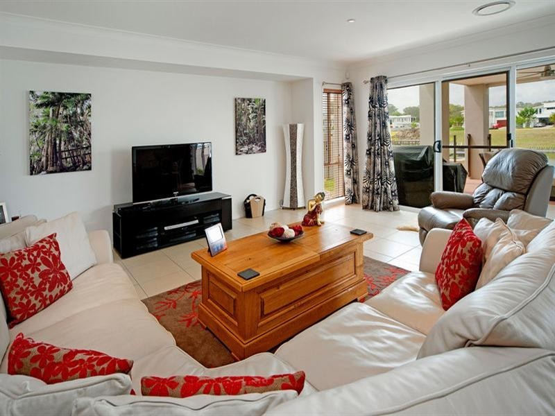 19 Harbourvue Court, Helensvale QLD 4212