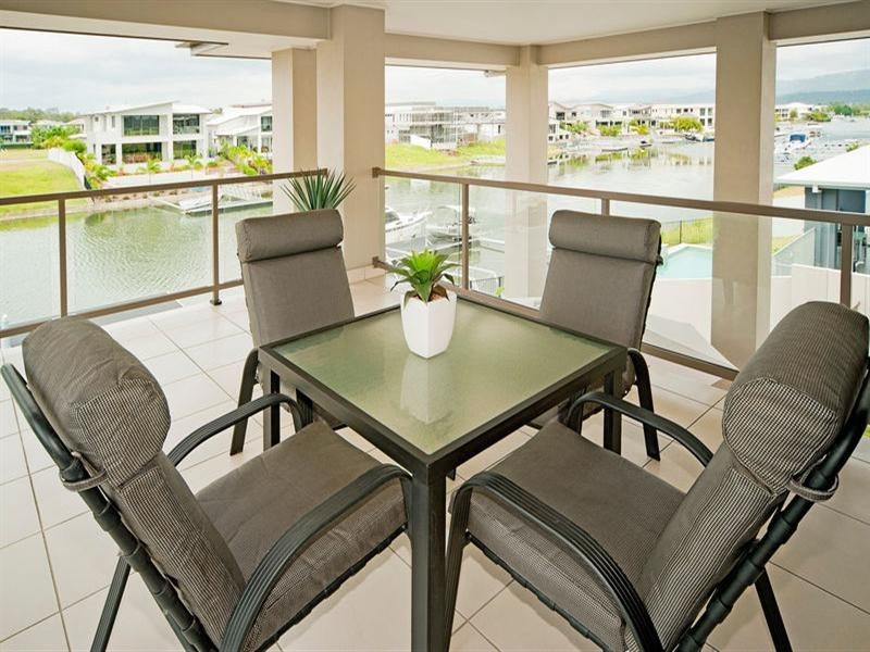 19 Harbourvue Court, Helensvale QLD 4212