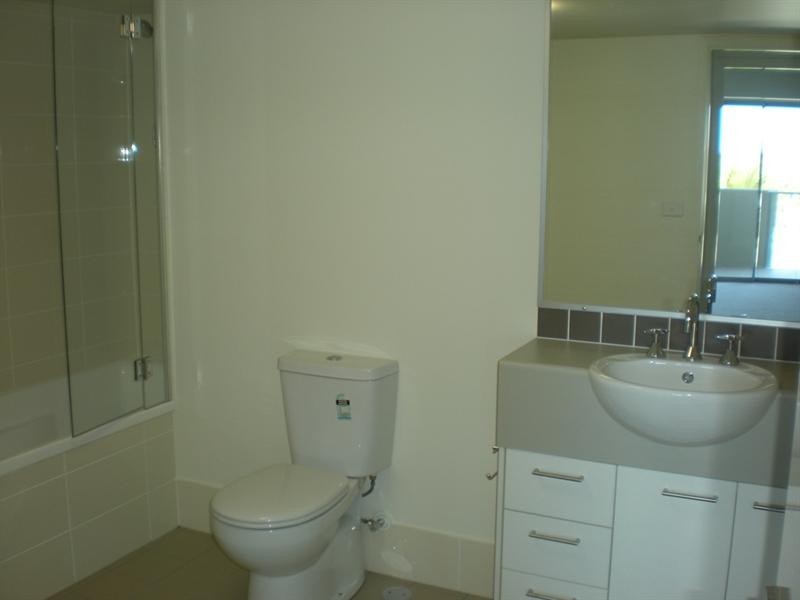 2302/111 Lindfield Drive, Helensvale QLD 4212