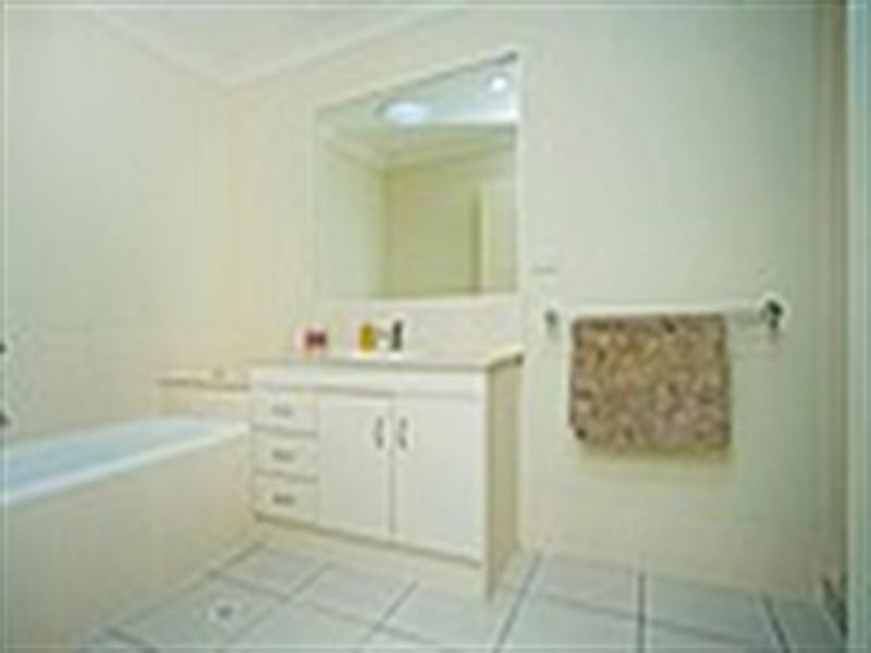 2/18 Hydrangea Street, Ormeau QLD 4208