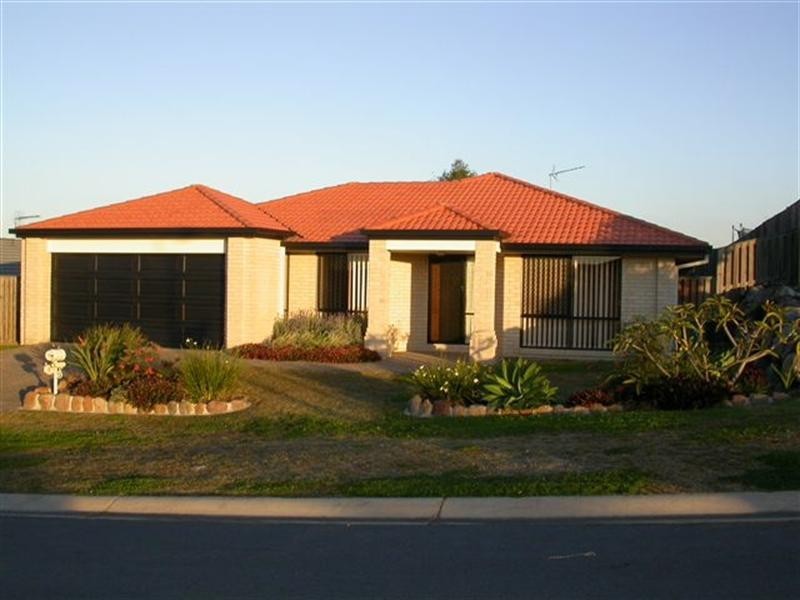 1 Coonowrin Street, Pacific Pines QLD 4211