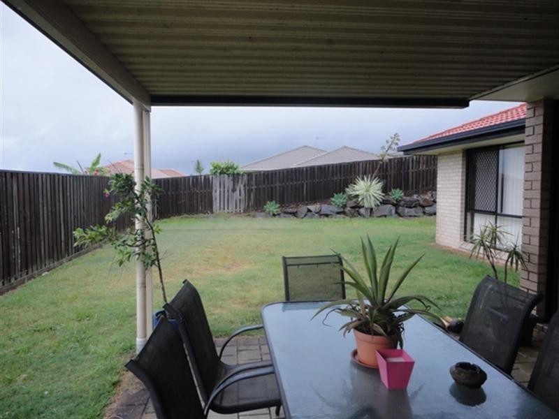 1 Coonowrin Street, Pacific Pines QLD 4211