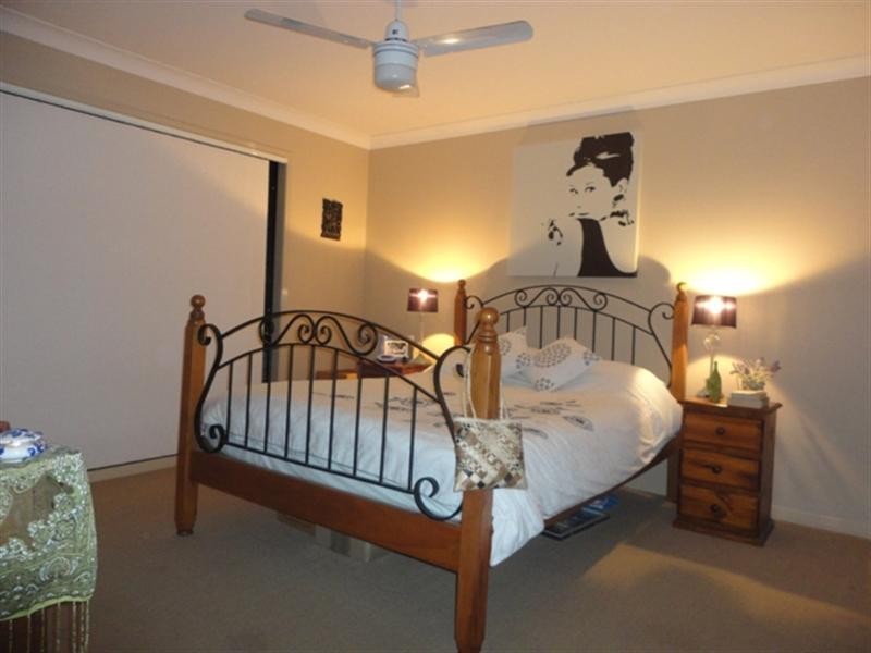 1 Coonowrin Street, Pacific Pines QLD 4211