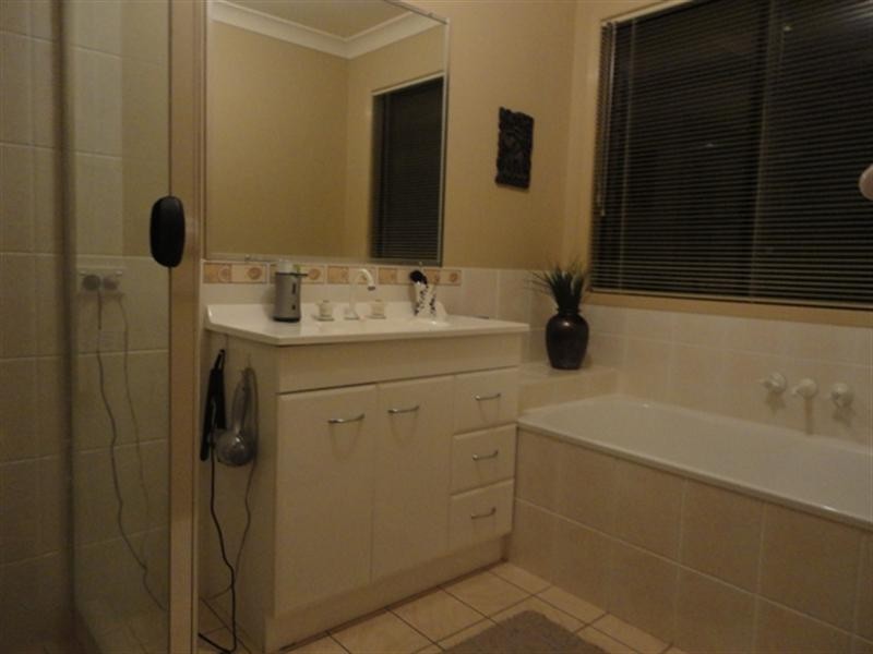 1 Coonowrin Street, Pacific Pines QLD 4211