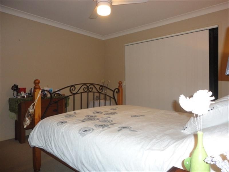 1 Coonowrin Street, Pacific Pines QLD 4211