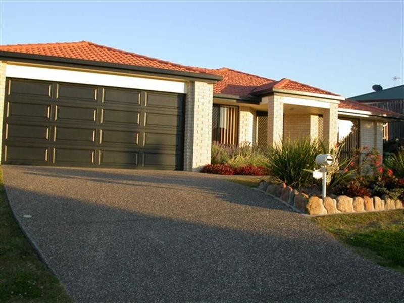 1 Coonowrin Street, Pacific Pines QLD 4211