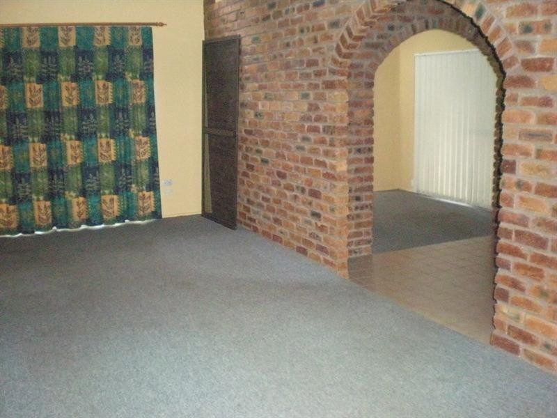 6 Midvale Place, Helensvale QLD 4212