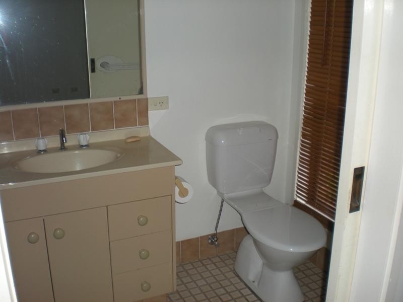 6 Midvale Place, Helensvale QLD 4212