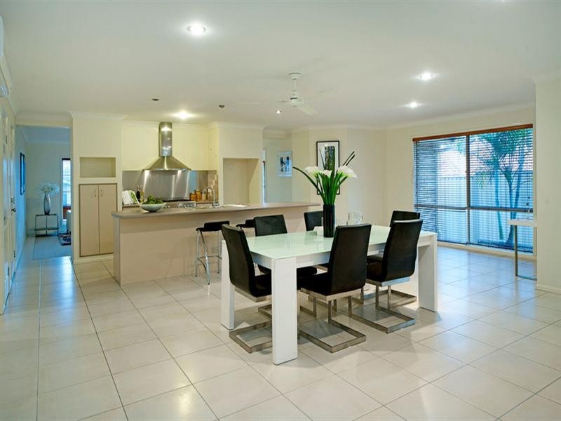 18 Zane Street, Molendinar QLD 4214