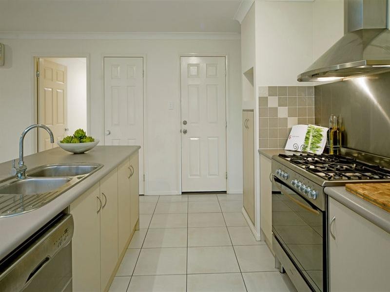 18 Zane Street, Molendinar QLD 4214