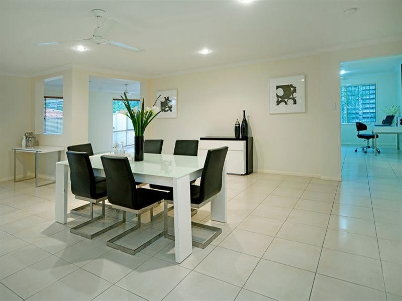 18 Zane Street, Molendinar QLD 4214