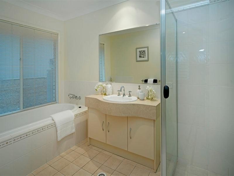 18 Zane Street, Molendinar QLD 4214