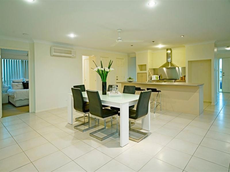 18 Zane Street, Molendinar QLD 4214