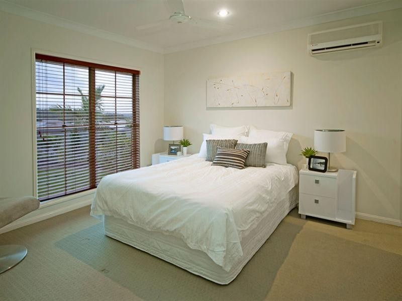 18 Zane Street, Molendinar QLD 4214