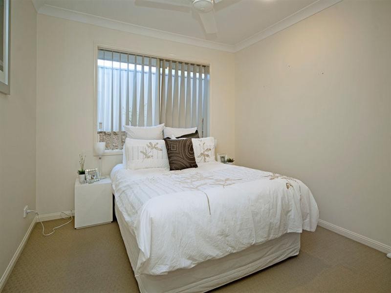 18 Zane Street, Molendinar QLD 4214