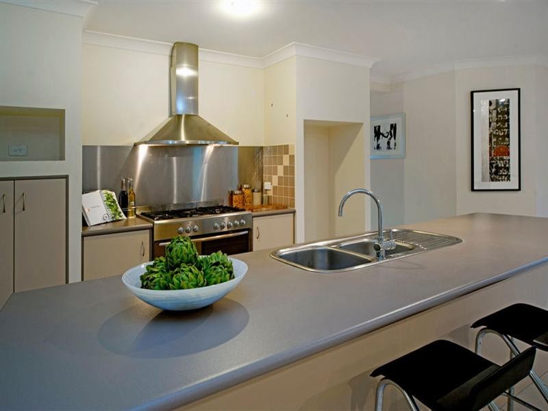 18 Zane Street, Molendinar QLD 4214