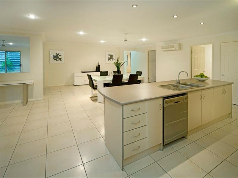 18 Zane Street, Molendinar QLD 4214