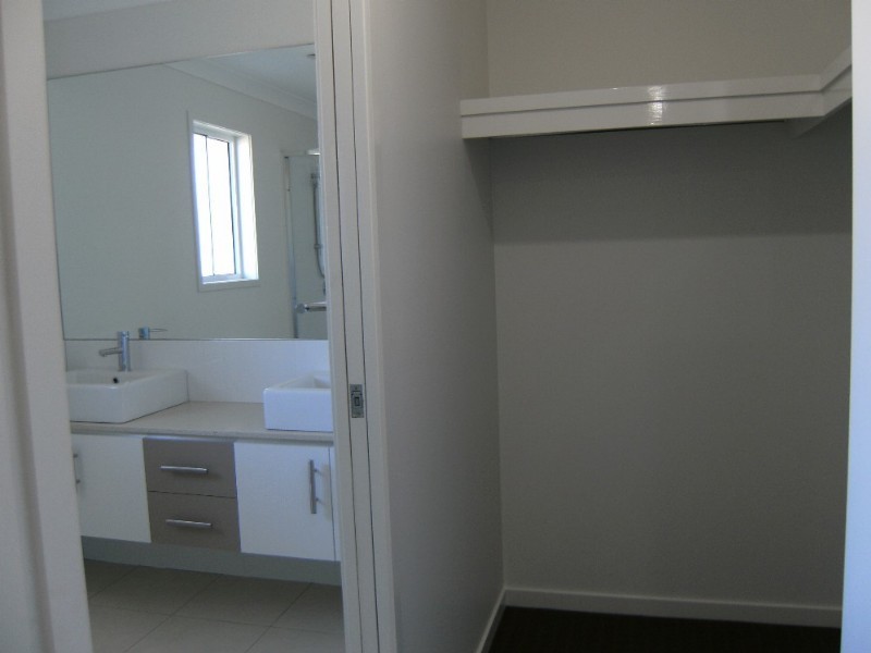 49 The Landings, Upper Coomera QLD 4209