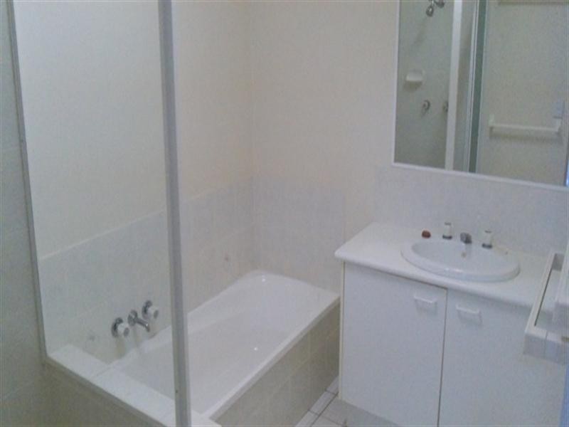 1/3 Arundel Drive, Arundel QLD 4214